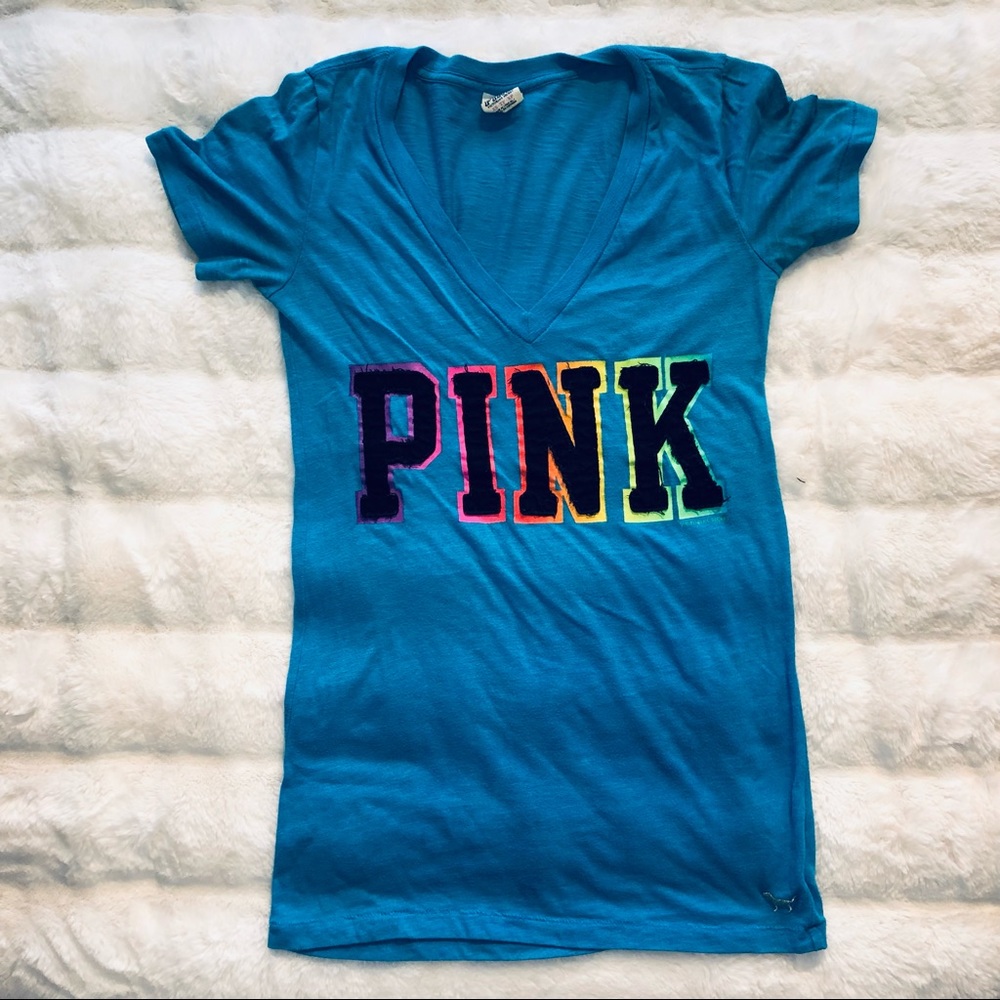 VS Pink Vneck Tshirt 🌈 letters. Size XS